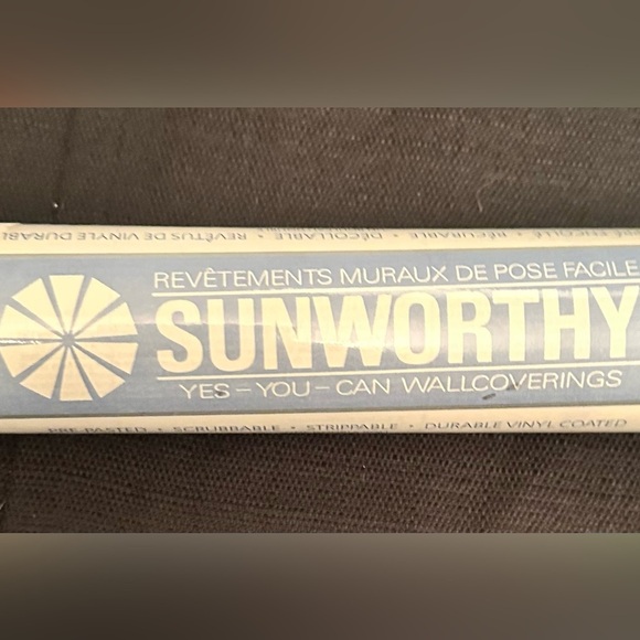 Vintage Roll Of Sunworthy Wallpaper 55.4sq Ft - Picture 1 of 5